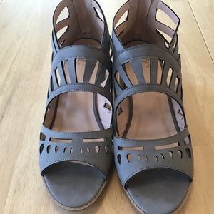 Heels, Size 10M, by JG Collections. Gray